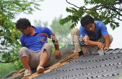 合成树脂瓦简单解决屋面防水防腐隔热的问题